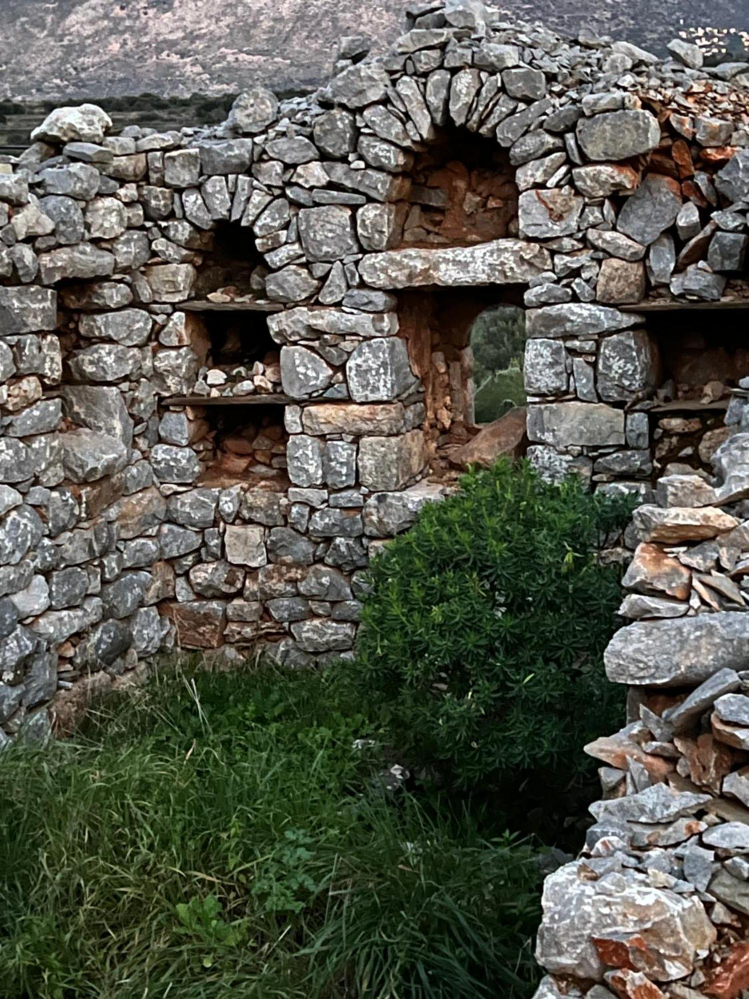 Nigos